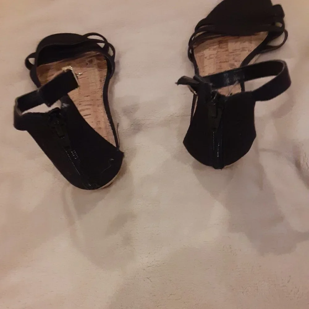 Merona 7 Medium Black Sandle w/Zipper Back & Buckles At Ankles - Picture 3 of 4